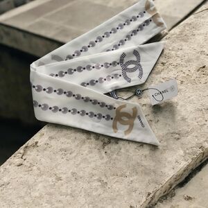 Fashion Elegant White and Gold Scarf